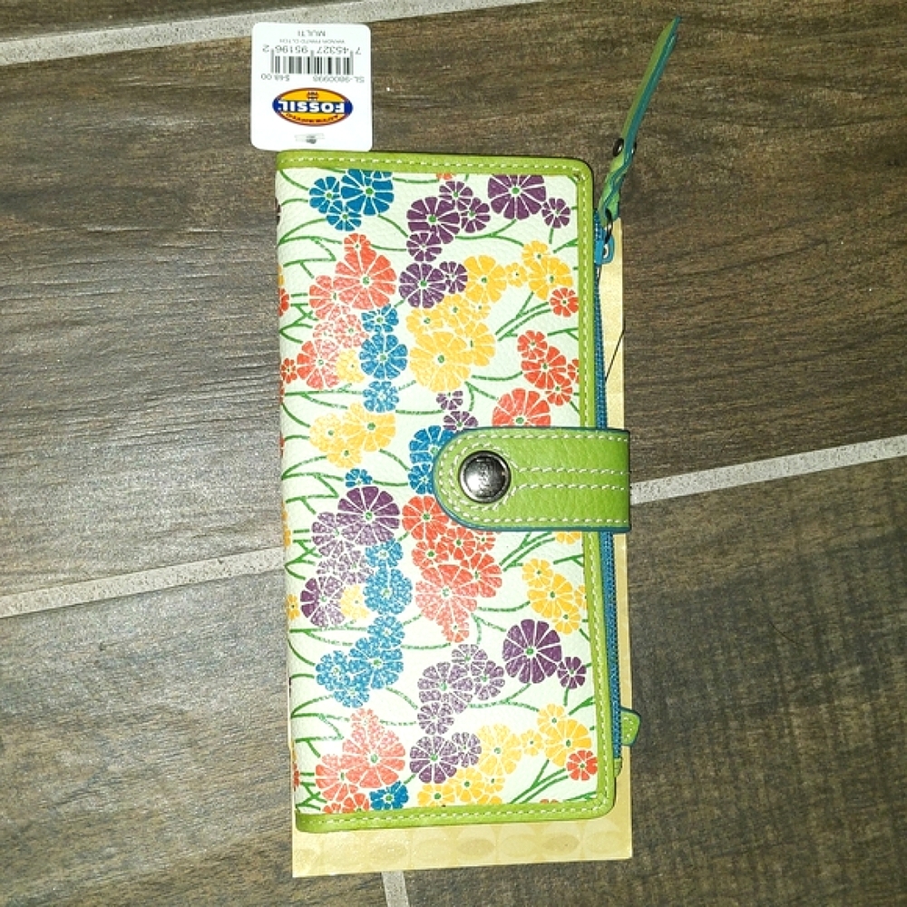 Fossil Weekender Printed Clutch in vintage flowers and green